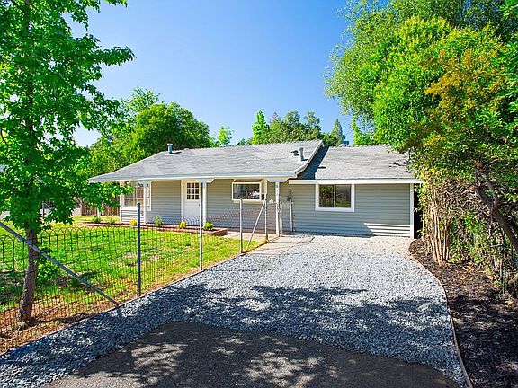 3rd image of 826 Live Oak Way