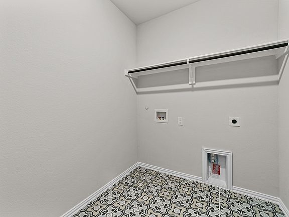 5th image of 555 Brookside Dr