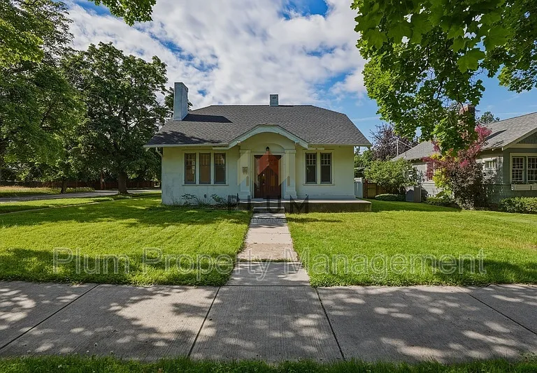 541 E Beckwith Ave — Photo 1