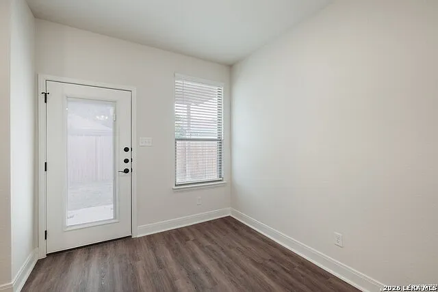 2507 Lynwood Bnd #101 — Photo 8