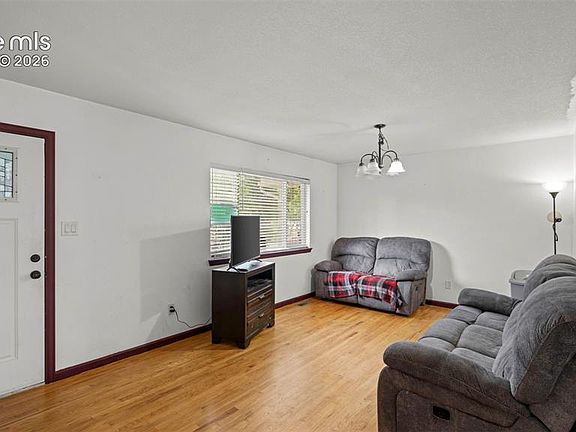 4th image of 224 Harvard St