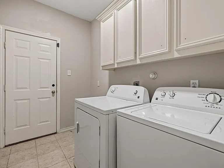 909 Katie Ln — Photo 21