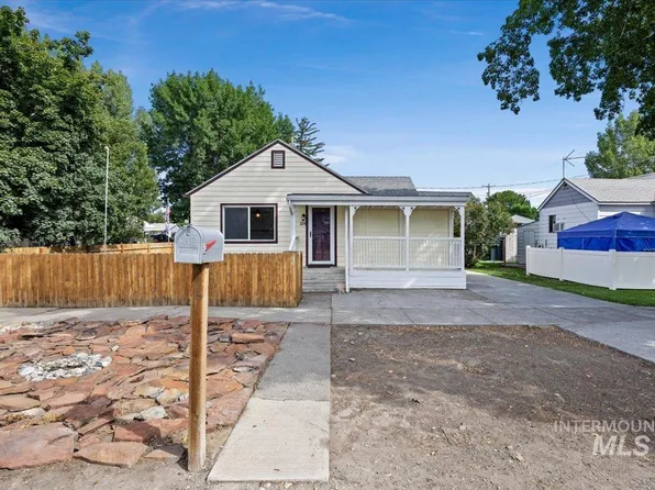 234 4th Ave W, Gooding, ID 83330