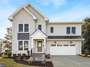 1020 19th St S, Arlington, VA 22202