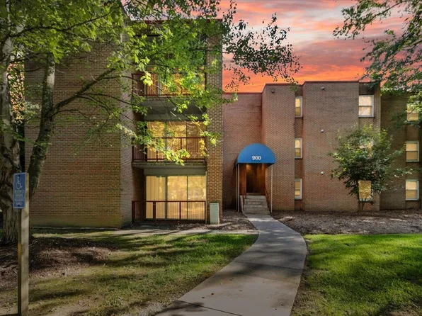 900 Brightwood Manor Dr #B5, Blacksburg, VA 24060