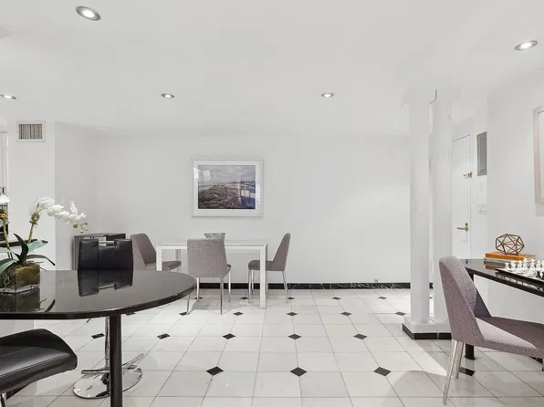 225 E 57th St APT 9C, New York, NY 10022