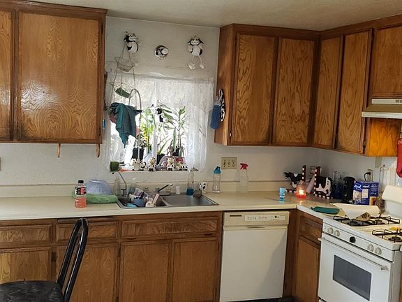 4th image of 28829 Howard Dr