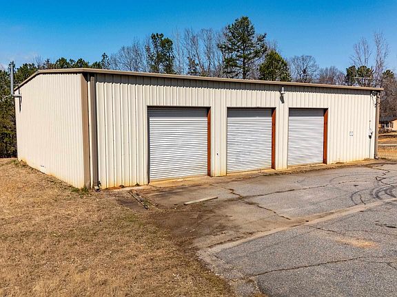 4th image of 204 Woodberry Dr