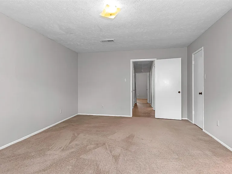 2710 Green Fields Dr — Photo 15