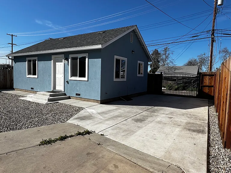 3165 Linden St — Photo 3