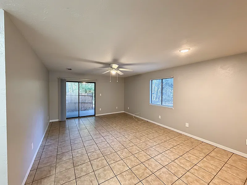2 bed, 1.0 bath, 828 sqft, $1,125 — Photo 3