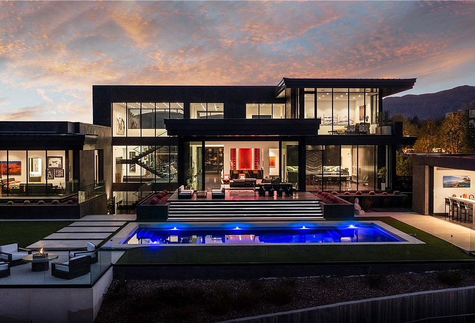 1st image of 44 Hawk Ridge Dr