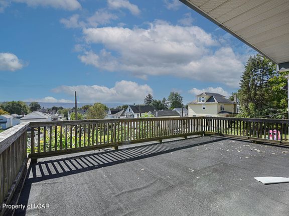 5th image of 301 E Grove St