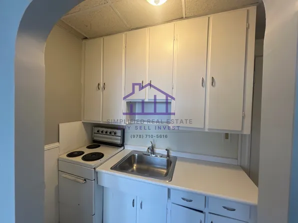 17 Jefferson St APT 10, Lewiston, ME 04240