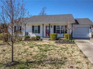 1813 Moonlight Dr, La Vergne, TN 37086