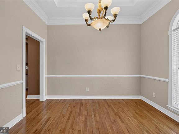 5th image of 156 Henry Dr