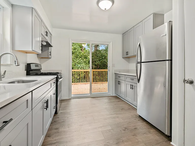 318 McCutcheon Ln — Photo 10
