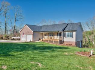 6483 Anna Belle Ln, Hickory, NC 28601