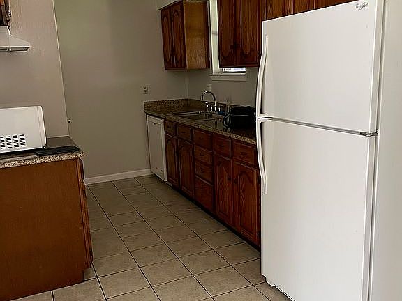 4th image of 16731 Forest Bend Ave