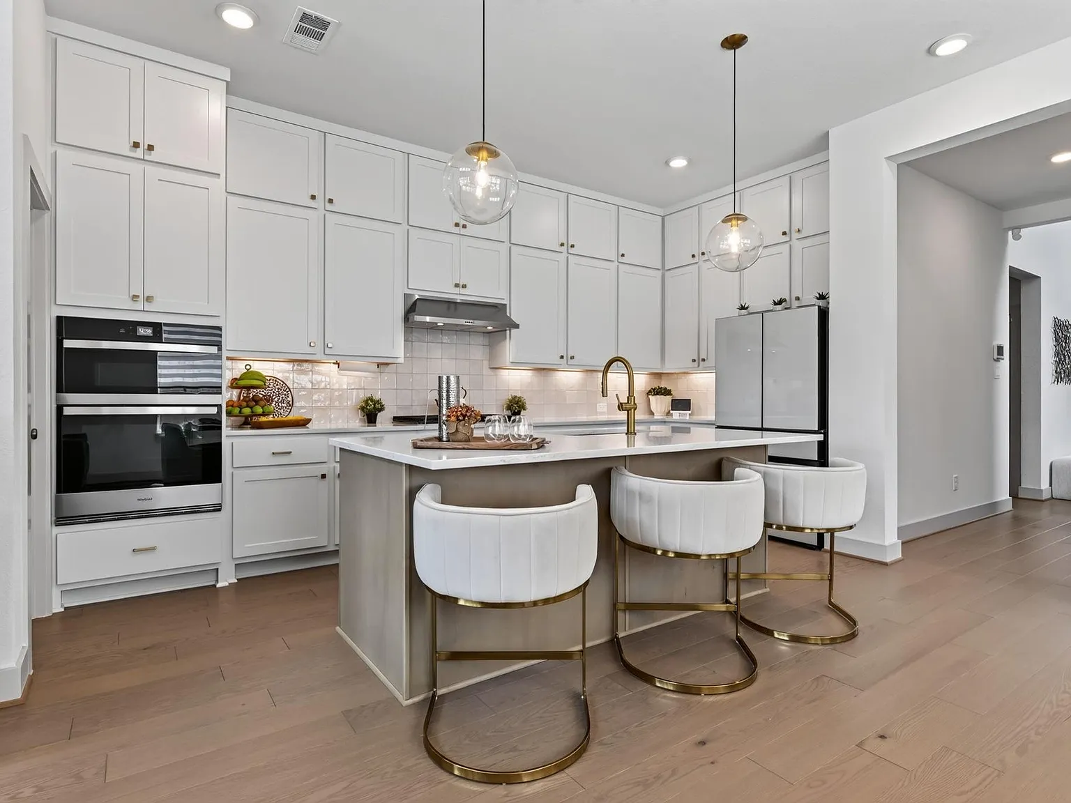 4 bed, 3.5 bath, 3111 sqft, $4,800 — Photo 3
