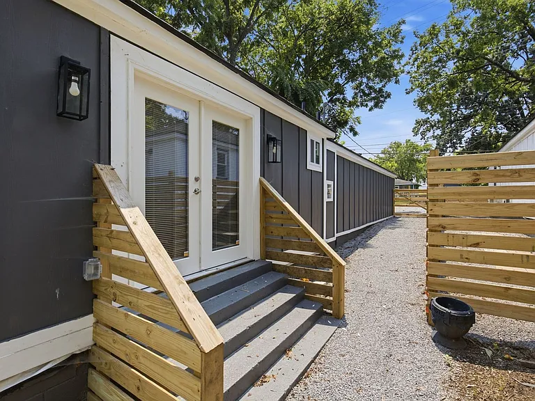 2834 Clifton Ave — Photo 25