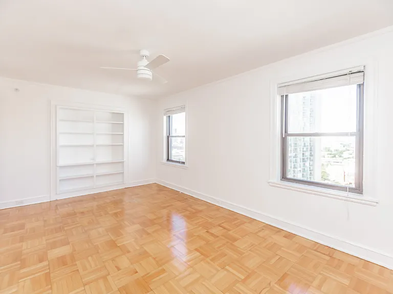 1100 N Dearborn — Photo 15
