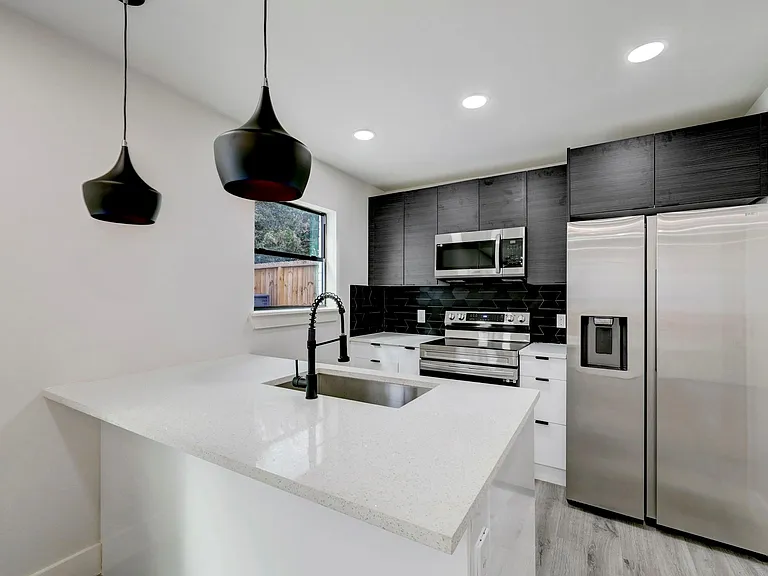 2403 Cleburne St #3 — Photo 8