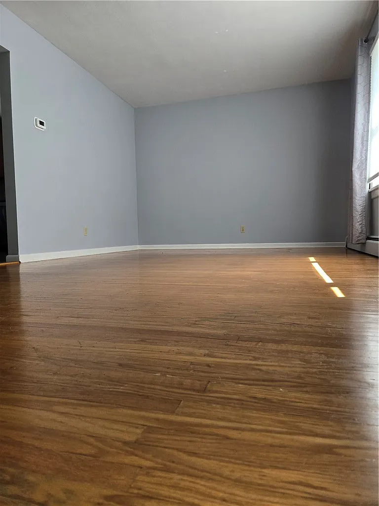 3 bed, 1.0 bath, 1871 sqft, $2,175 — Photo 3