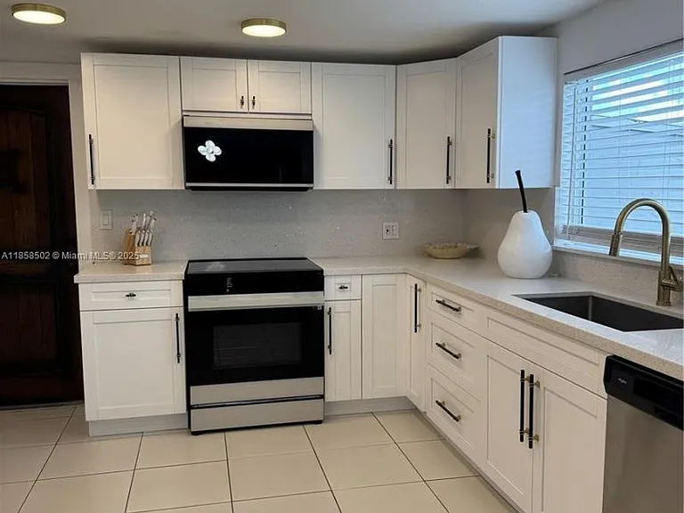 1301 Grouper Dr #A — Photo 2