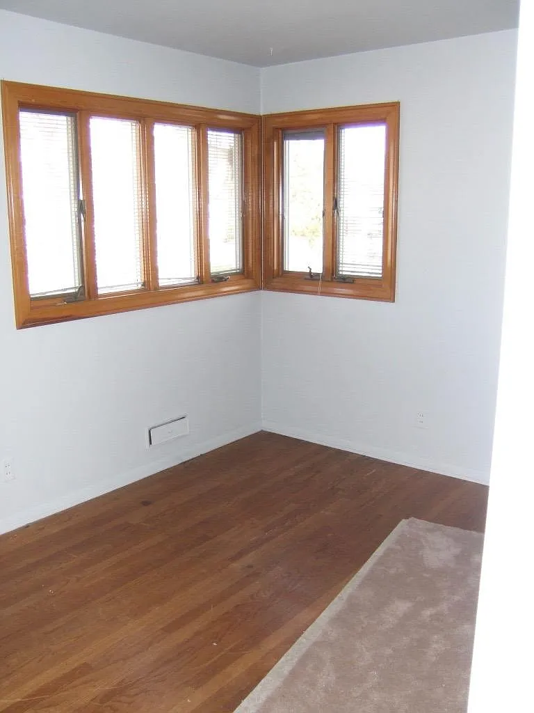 787 Pleasant Ave photo 1