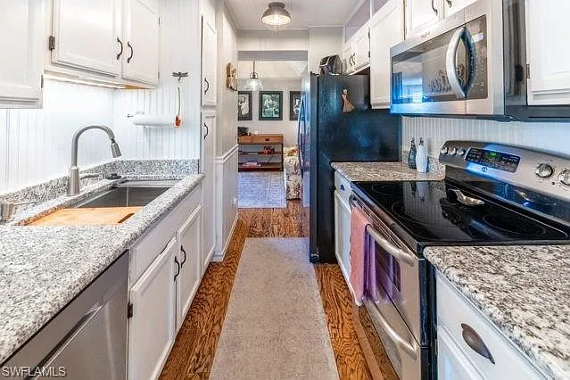 2 bed, 2.0 bath, 1058 sqft, $3,900 — Photo 4