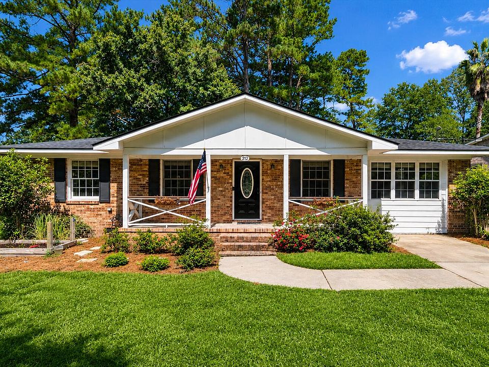 1st image of 212 Forest Cir