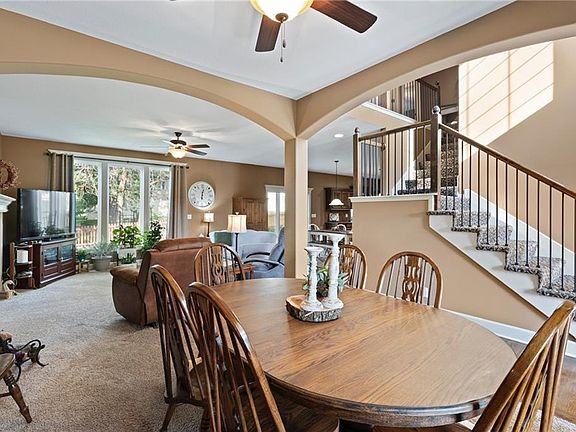 4th image of 813 SE Oriole Ct