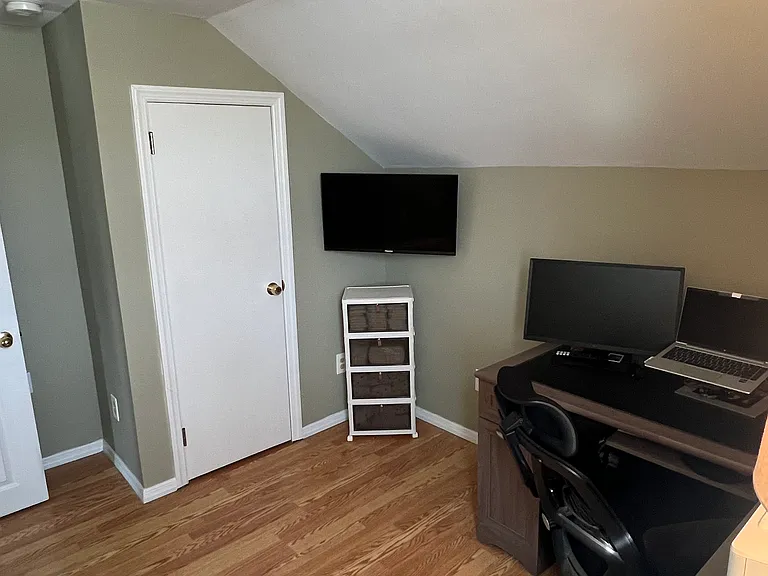 Wood Ave — Photo 10