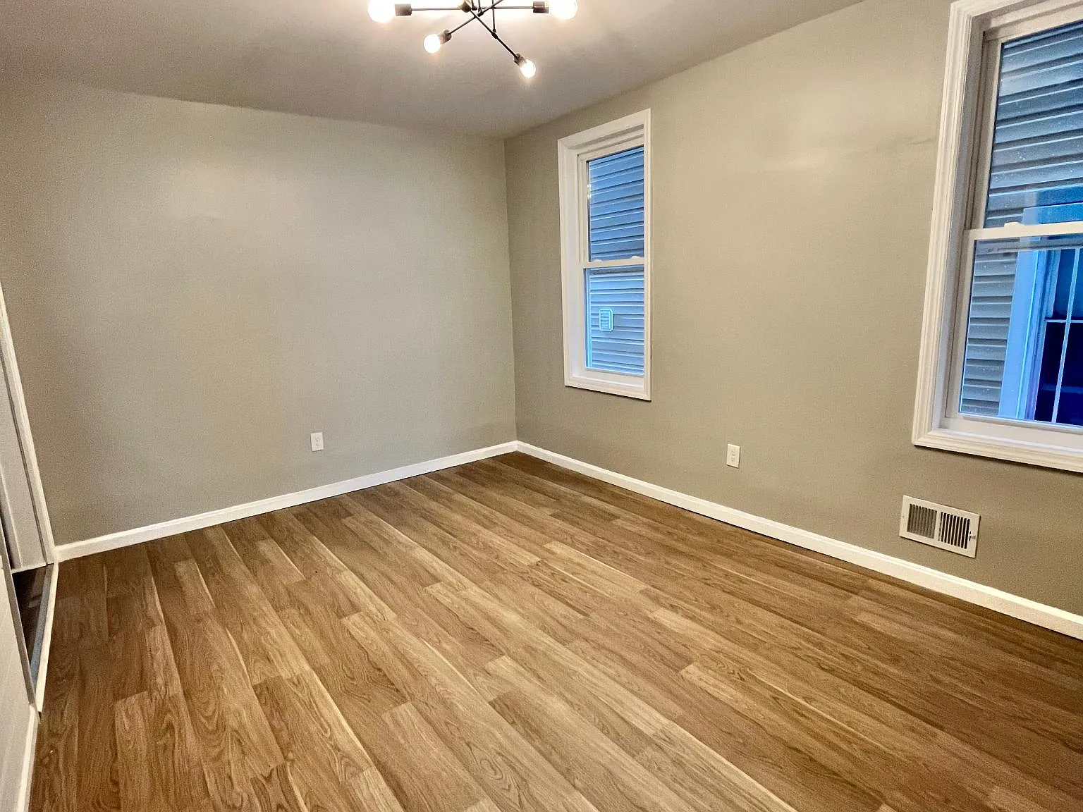 3 bed, 1000 sqft, $2,500 — Photo 4