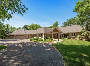 5605 Vagabond Ln N, Plymouth, MN 55446