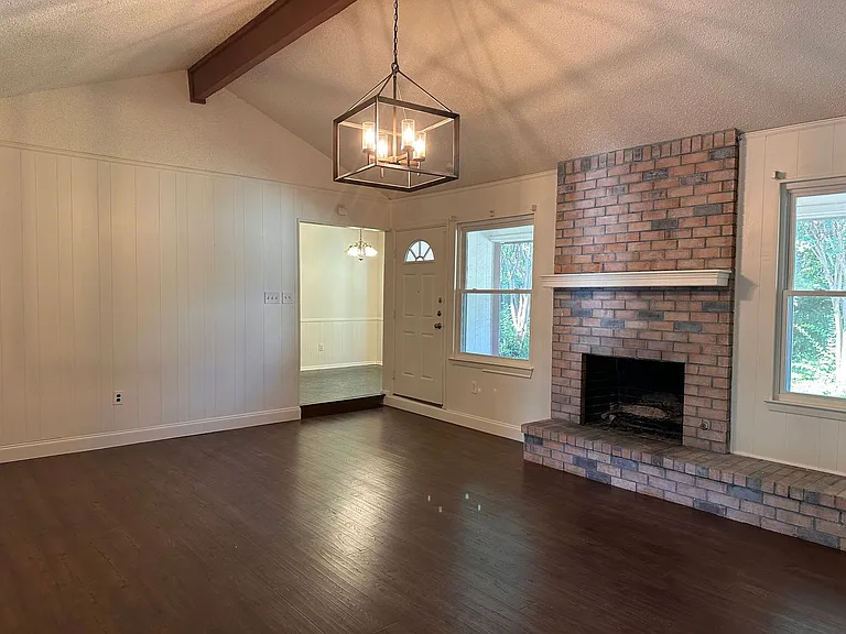 4715 Ridgeline Dr — Photo 2