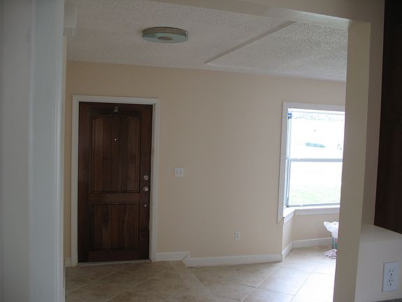 3rd image of 123 N Robbins Dr