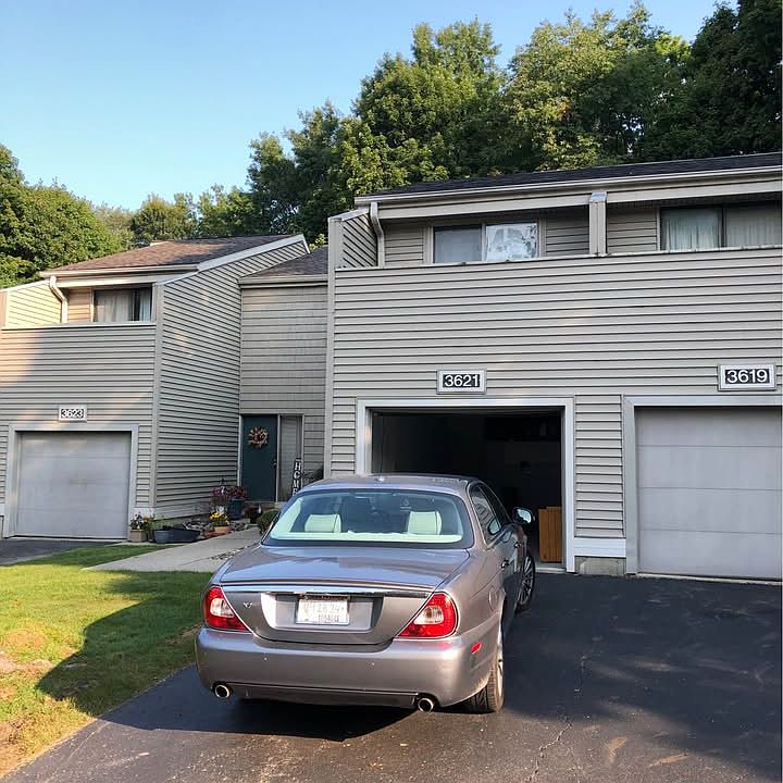 1st image of 3621 E Meadows Ct