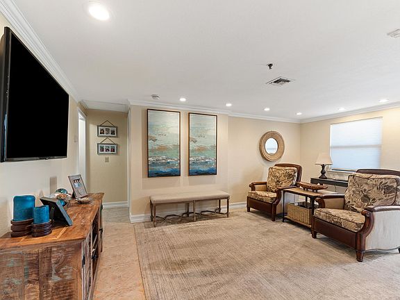 2nd image of 1035 SE 6th Ave Unit 12