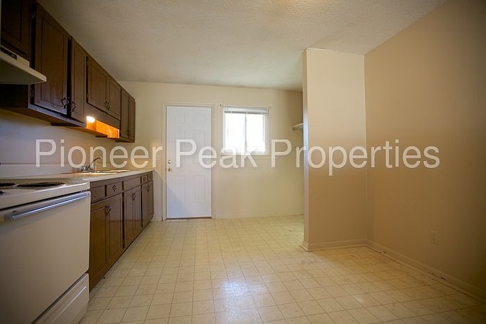 2nd image of 7825 Basswood Ln