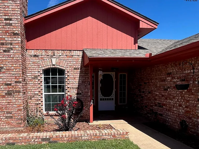 4816 Matterhorn Dr — Photo 2