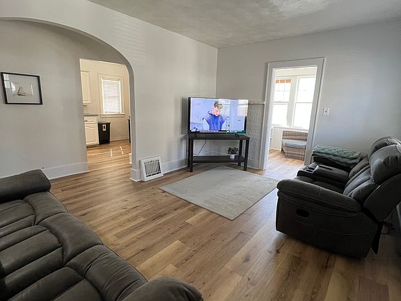 5th image of 815 S 50th Ave