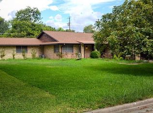 900 George St, Taylor, TX 76574