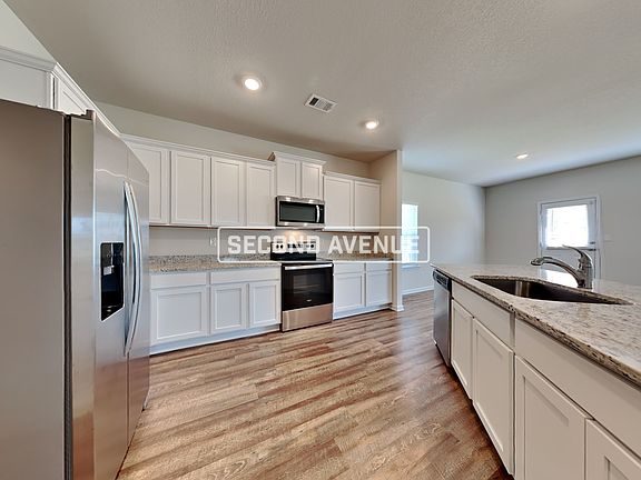 4th image of 714 Woody Dr