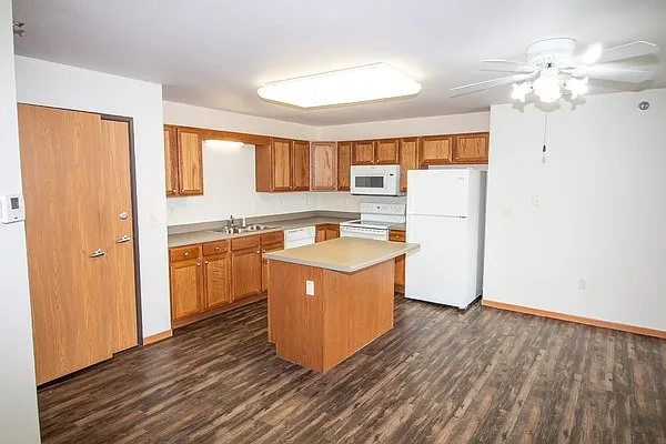 Lakewood Place — Photo 4