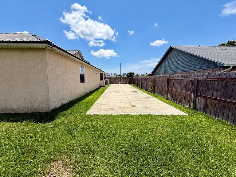 604 Mallory Dr — Photo 17