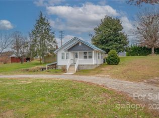 1417 Pilot Mountain Rd, Hendersonville, NC 28792