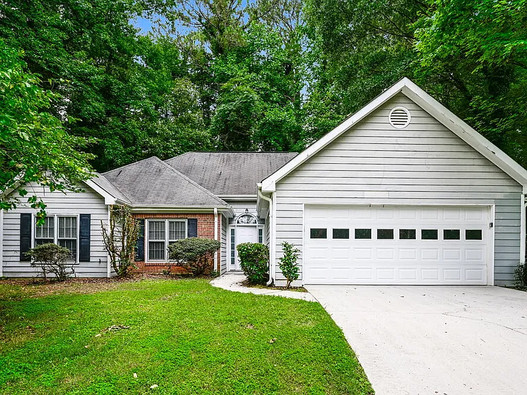 1204 Garden Path SE — Photo 1