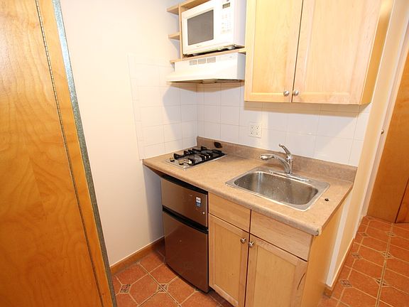 4th image of 323 W 30th St APT 2M